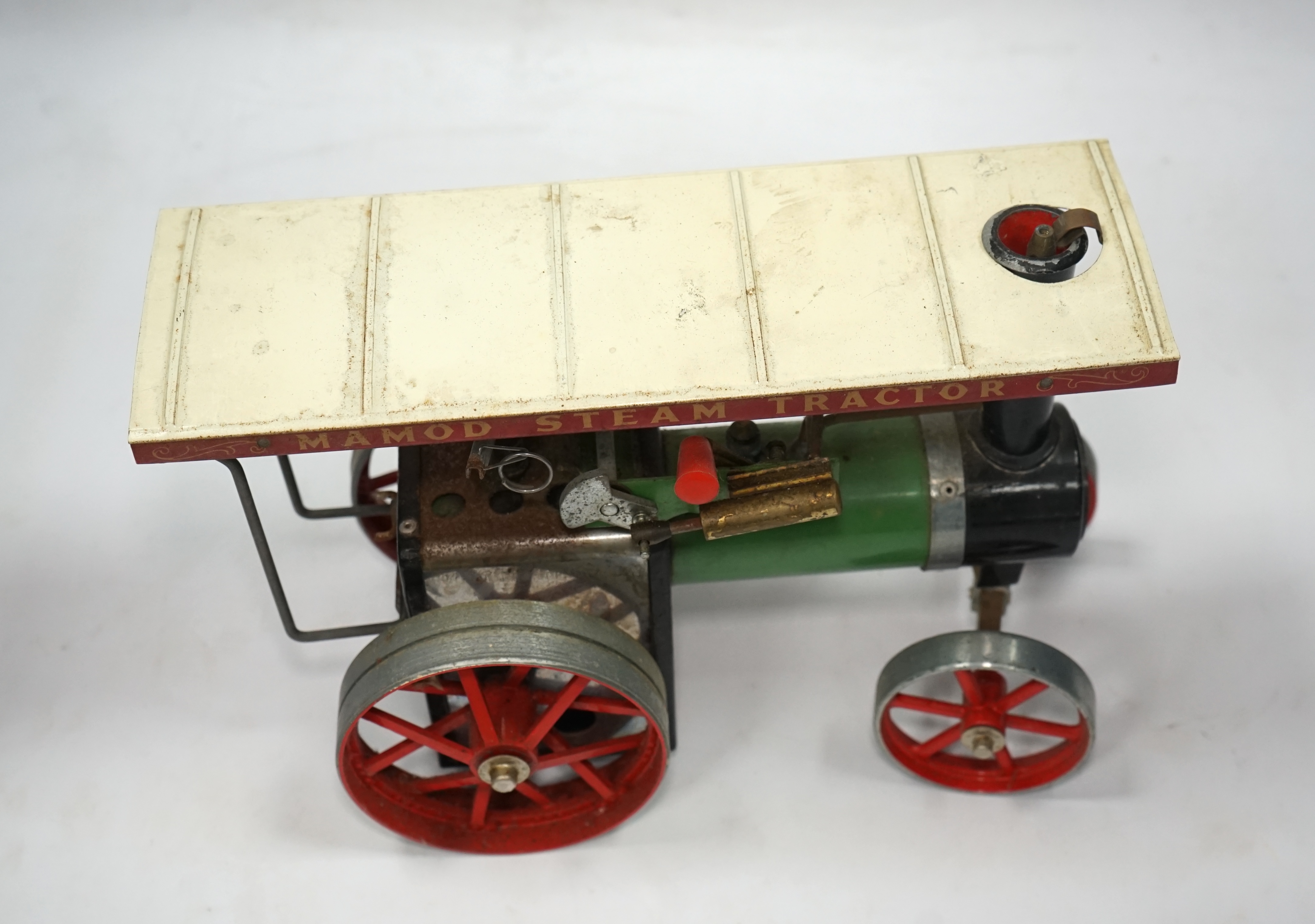 A Mamod live steam traction engine and a single cylinder stationary engine. Condition - poor to fair.